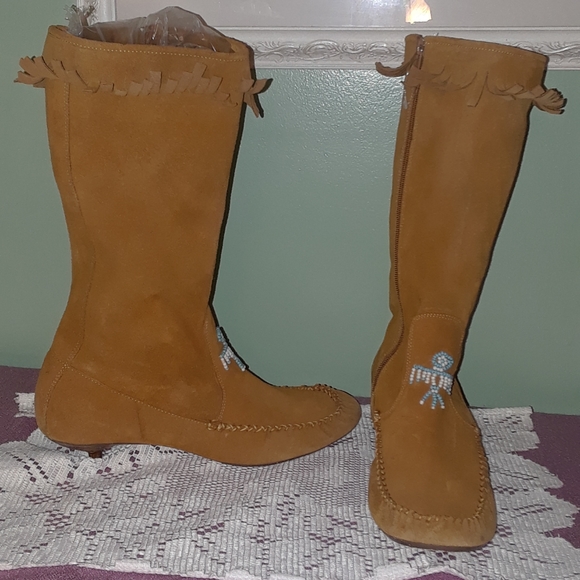 Size 8 calf moccasin suede kitten heel booties - Picture 2 of 13